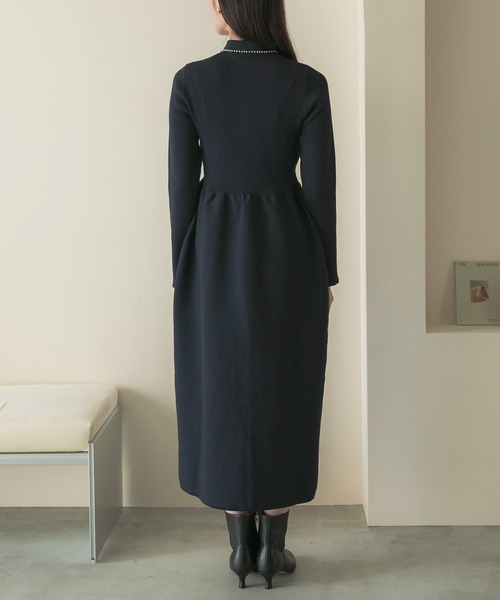 URBAN RESEARCH ROSSO WOMEN(アーバンリサーチ ロッソ)の「『一部WEB限定カラー』パールトリムフォルムニットワンピース(ワンピース・レディース・ブラック/ベージュ/ネイビー・36/38)」の19枚目の写真