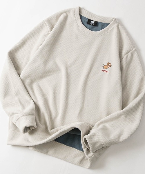 JOHN'S CLOSET(ジョンズクローゼット)の「【15】〔Tom & Jerry/トムとジェリー〕ワッフル×フリース ワンポイント刺繍 クルーネックスウェット/トレーナー/メンズ/レディース(スウェット・メンズ・サックスブルー/オフホワイト/ブラック/ピンクベージュ・LARGE/MEDIUM)」の1枚目の写真
