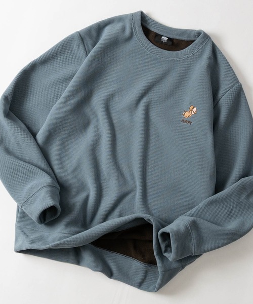 JOHN'S CLOSET(ジョンズクローゼット)の「【15】〔Tom & Jerry/トムとジェリー〕ワッフル×フリース ワンポイント刺繍 クルーネックスウェット/トレーナー/メンズ/レディース(スウェット・メンズ・サックスブルー/オフホワイト/ブラック/ピンクベージュ・LARGE/MEDIUM)」の3枚目の写真