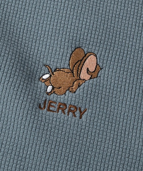 JOHN'S CLOSET(ジョンズクローゼット)の「【15】〔Tom & Jerry/トムとジェリー〕ワッフル×フリース ワンポイント刺繍 クルーネックスウェット/トレーナー/メンズ/レディース(スウェット・メンズ・サックスブルー/オフホワイト/ブラック/ピンクベージュ・LARGE/MEDIUM)」の6枚目の写真