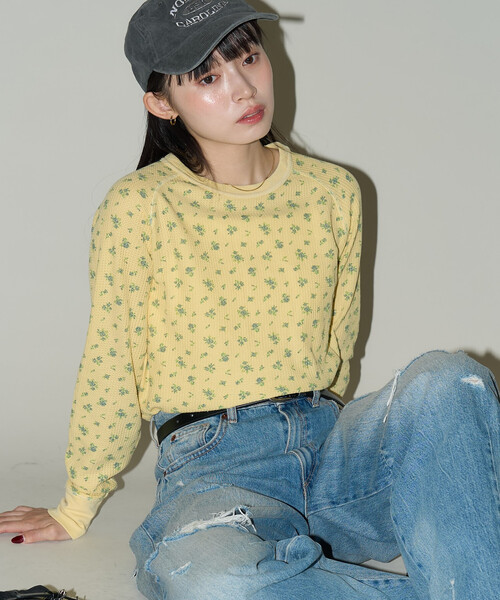 JEMORGAN(ジェーイーモーガン)の「JEMORGAN/ジェーイーモーガン ワッフル オーバーダイ 花柄 ロンT 限定展開(Tシャツ/カットソー・レディース・グレー/イエロー/ブルー・フリ-)」の1枚目の写真