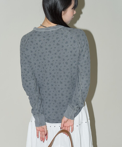 JEMORGAN(ジェーイーモーガン)の「JEMORGAN/ジェーイーモーガン ワッフル オーバーダイ 花柄 ロンT 限定展開(Tシャツ/カットソー・レディース・グレー/イエロー/ブルー・フリ-)」の19枚目の写真