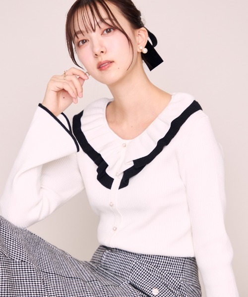 MISCH MASCH(ミッシュマッシュ)の「2026秋冬新作 配色フリルカラーニット(ニット/セーター・レディース・ホワイト/ブラック/パープル/イエロー・フリ-)」の2枚目の写真