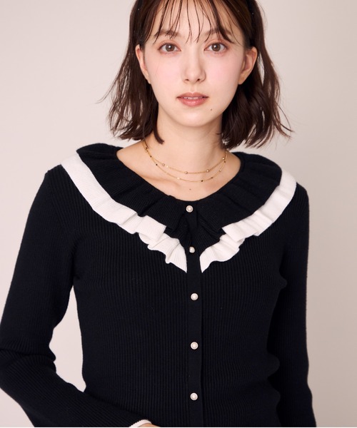 MISCH MASCH(ミッシュマッシュ)の「2026秋冬新作 配色フリルカラーニット(ニット/セーター・レディース・ホワイト/ブラック/パープル/イエロー・フリ-)」の1枚目の写真