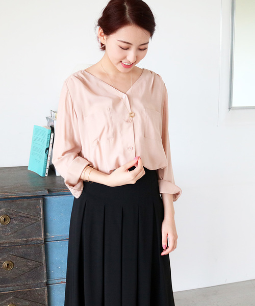 N.（N. Natural Beauty Basic）（エヌエヌナチュラルビューティーベーシック）の「ビエラブラウス Vネック（シャツ/ブラウス・レディース・ホワイト/ホワイト系その他/ピンク/ブラック/カーキ・MEDIUM）」の5枚目の写真