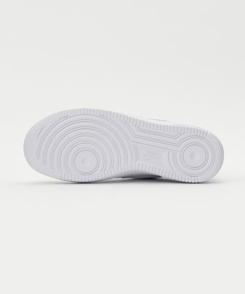 NIKE（ナイキ）の「NIKE ウィメンズ エアフォース 1 07（スニーカー・レディース・ホワイト・23/24/24.5）」の3枚目の写真