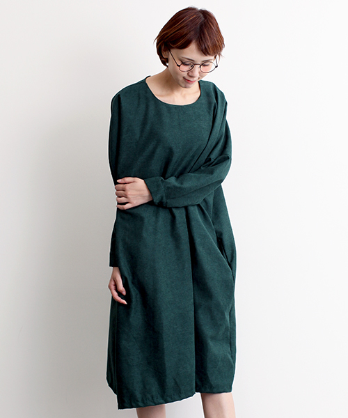 MERLOT（メルロー）の「ビッグシルエットワンピース4795（ワンピース・レディース・グレー/ブラック/グリーン/パープル/レッド/モカ・FREE）」の7枚目の写真