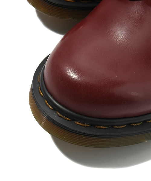 BEAMS（ビームス）の「Dr.Martens / ブロークン8HOLE（ドレスシューズ・メンズ・ブラック/ワイン・7/8/9/10）」の11枚目の写真