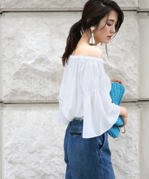 A part by（アパートバイ）の「TRオフショルフレアブラウス6S　762764 （シャツ/ブラウス・レディース・ターコイズブルー/ホワイト/ホワイト×ブラック/ブラック・LARGE/MEDIUM）」の5枚目の写真