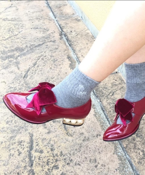 Jeffrey Campbell（ジェフリーキャンベル）の「デザインヒールベルベットリボンシューズ（パンプス・レディース・ワインレッド/ブラック/ネイビー/ベージュ・38/37/36/39/35）」の16枚目の写真