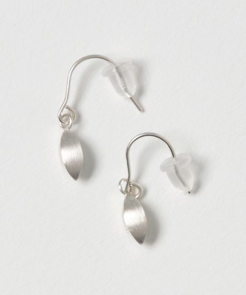 TONE SELECT GOODS(トーンセレクトグッズ)の「【hosta】タネピアス(ピアス(両耳用))」|シルバー