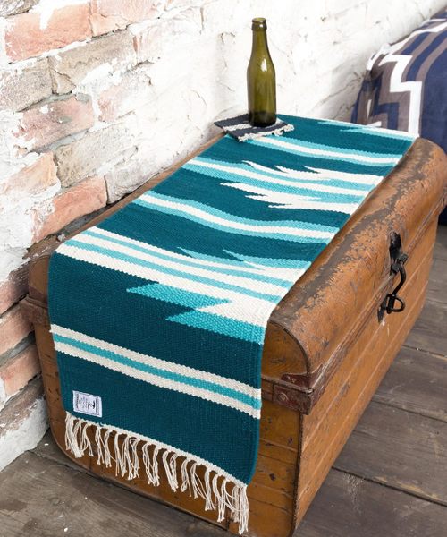 チャイハネ(チャイハネ)の「【チャイハネ】オルテガ柄ロングプレイスマット(ランチョンマット/テーブルウェア・レディース・ネイビー/レッド/ターコイズブルー・FREE)」の1枚目の写真