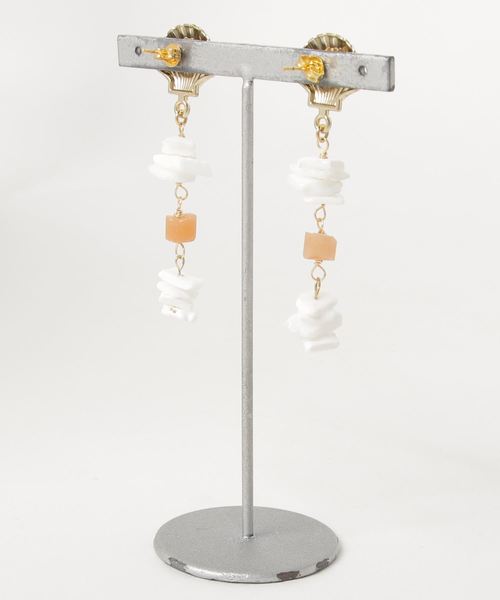 tone(トーン)の「【Lira jewelry】シェル珊瑚ピアス(ピアス(両耳用)・レディース・ゴールド・FREE)」の2枚目の写真