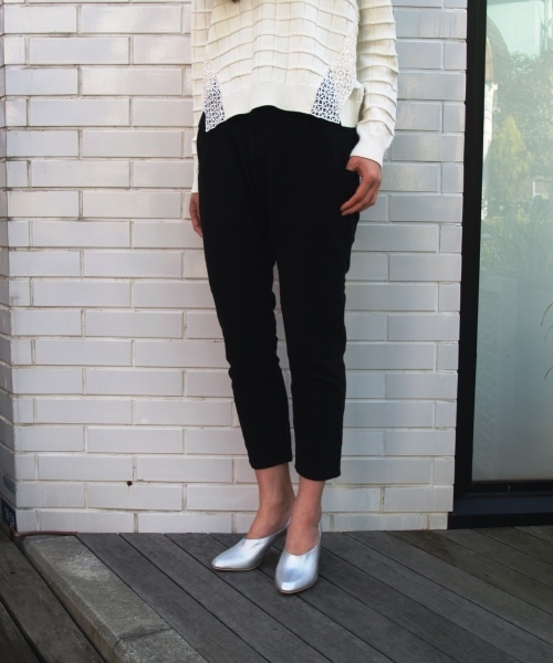 Another Edition（アナザーエディション）の「■AE C/SUEDE サルエル PT（その他パンツ・レディース・オフホワイト/ブラック/ライラック・MEDIUM/SMALL）」の2枚目の写真