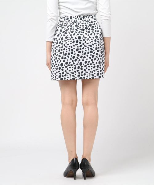 PUNYUS(プニュズ)の「アニマル柄フロントZIPミニスカート(スカート・レディース・ホワイト/ベージュ・1/2/4/3)」の7枚目の写真