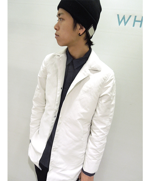 WHO'S WHO gallery（フーズフーギャラリー）の「【WEB限定価格】T/Cボンディングコート（ステンカラーコート・メンズ・ベージュ/ネイビー/アイボリー/ブルー/レッド/グリーン・MEDIUM/LARGE）」の3枚目の写真