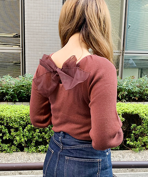 apres jour（アプレジュール）の「バックリボンパワショルニット【ZOZOTOWN限定アイテム】（ニット/セーター・レディース・ブラック/ベージュ/モカ/オレンジ系その他・フリー）」の4枚目の写真