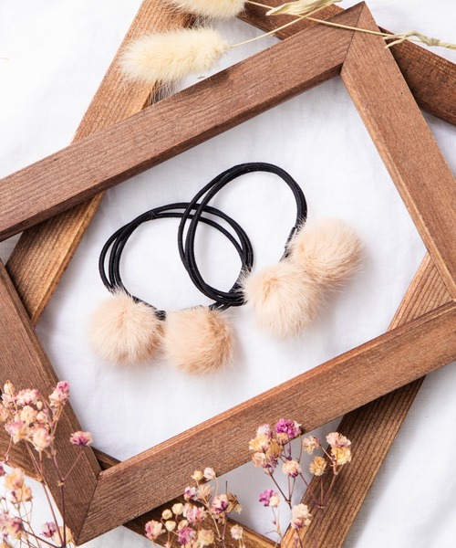 WEGO（ウィゴー）の「WEGO/【２点セット】ポンポンゴム（ヘアゴム・レディース・ブラック/ベージュ/ピンク/グリーン・FREE）」の4枚目の写真