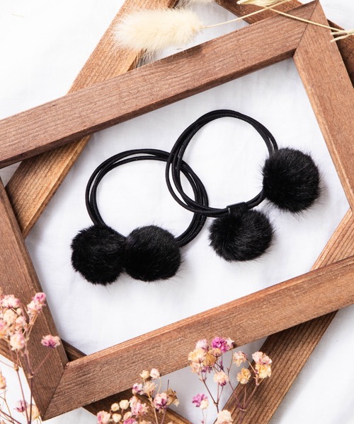 WEGO（ウィゴー）の「WEGO/【２点セット】ポンポンゴム（ヘアゴム・レディース・ブラック/ベージュ/ピンク/グリーン・FREE）」の2枚目の写真