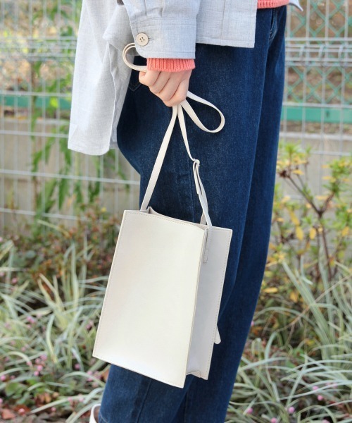 LAKOLE（ラコレ）の「ミニミニスクエアショルダー / LAKOLE（ショルダーバッグ・レディース・オフホワイト/サックスブルー/ベージュ/ブラック・FREE）」の2枚目の写真