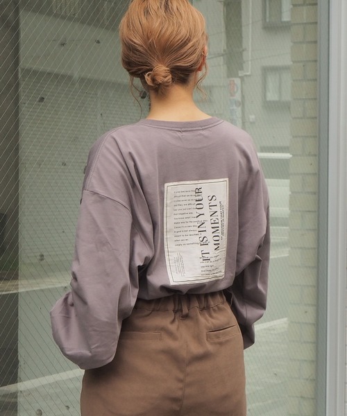 tiptop（ティップトップ）の「【web限定アイテム】英字新聞風後ろワッペンロンＴ（Tシャツ/カットソー・レディース・オフホワイト/ブラック/サックスブルー/パープル/アイボリー/スミクロ・FREE）」の6枚目の写真