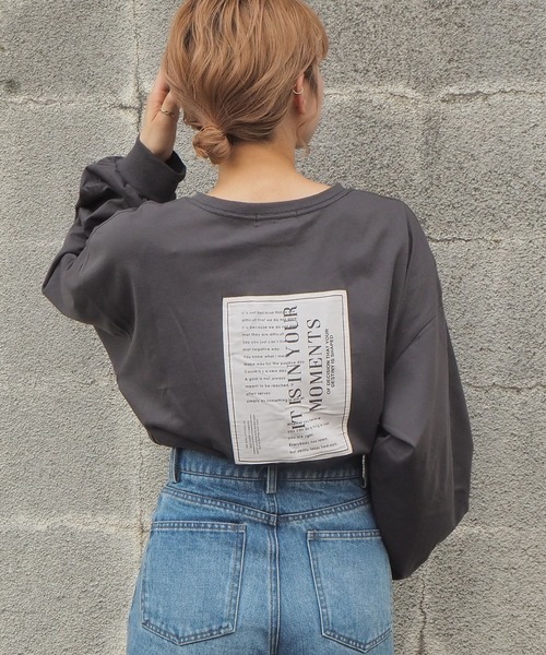 tiptop（ティップトップ）の「【web限定アイテム】英字新聞風後ろワッペンロンＴ（Tシャツ/カットソー・レディース・オフホワイト/ブラック/サックスブルー/パープル/アイボリー/スミクロ・FREE）」の4枚目の写真