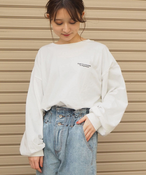 tiptop（ティップトップ）の「【web限定アイテム】英字新聞風後ろワッペンロンＴ（Tシャツ/カットソー・レディース・オフホワイト/ブラック/サックスブルー/パープル/アイボリー/スミクロ・FREE）」の7枚目の写真
