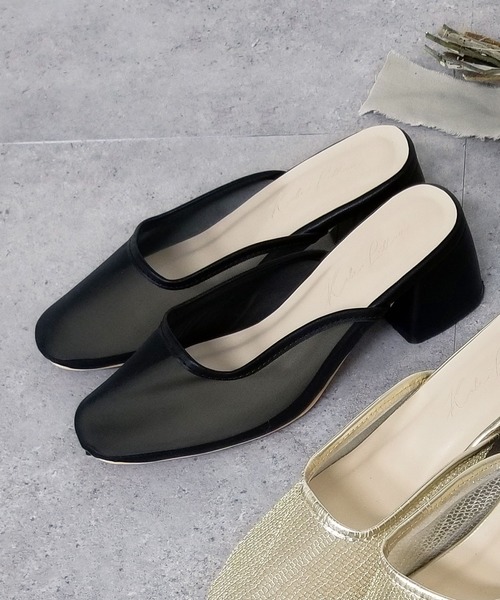 KOBE LETTUCE(コウベレタス)の「スクエアトゥチュールミュールサンダル(サンダル・レディース・ブラック/ベージュ/ゴールド・LL/S/M/L)」の1枚目の写真