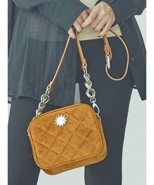 EVRIS（エヴリス）の「キルティングBOXショルダー BAG（ショルダーバッグ・レディース・ブラック/パープル/ブラウン/マスタード・FREE）」の4枚目の写真