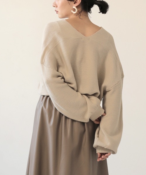 Bab（バブ）の「【WEB限定】抜け衿カラーニットプルオーバー（ニット/セーター・レディース・ベージュ/パープル/ブラウン/イエロー・FREE）」の8枚目の写真