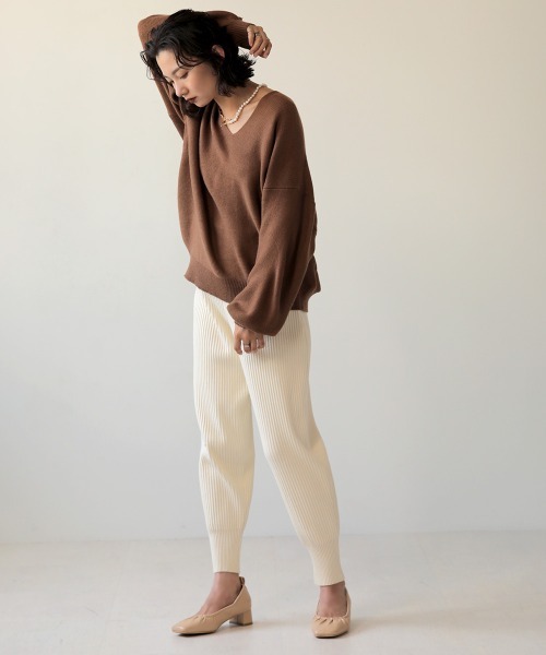 Bab（バブ）の「【WEB限定】抜け衿カラーニットプルオーバー（ニット/セーター・レディース・ベージュ/パープル/ブラウン/イエロー・FREE）」の18枚目の写真