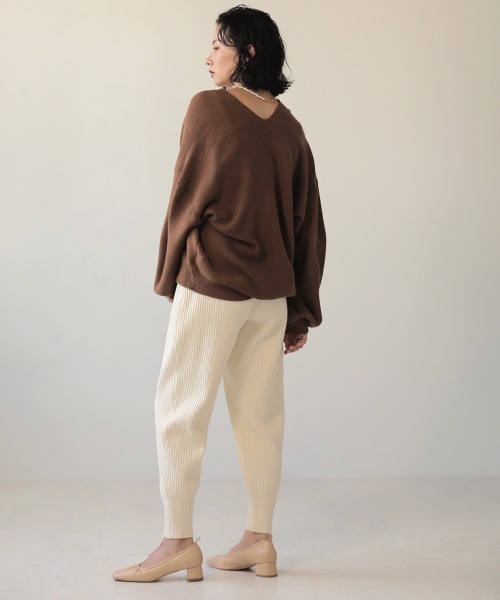 Bab（バブ）の「【WEB限定】抜け衿カラーニットプルオーバー（ニット/セーター・レディース・ベージュ/パープル/ブラウン/イエロー・FREE）」の21枚目の写真