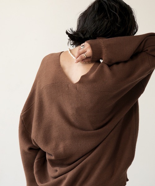 Bab（バブ）の「【WEB限定】抜け衿カラーニットプルオーバー（ニット/セーター・レディース・ベージュ/パープル/ブラウン/イエロー・FREE）」の22枚目の写真