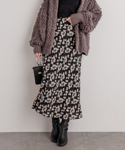 natural couture（ナチュラルクチュール）の「ややマーメイドシンプル花柄スカート（スカート・レディース・ブラック/ベージュ/アイボリー・FREE）」の3枚目の写真