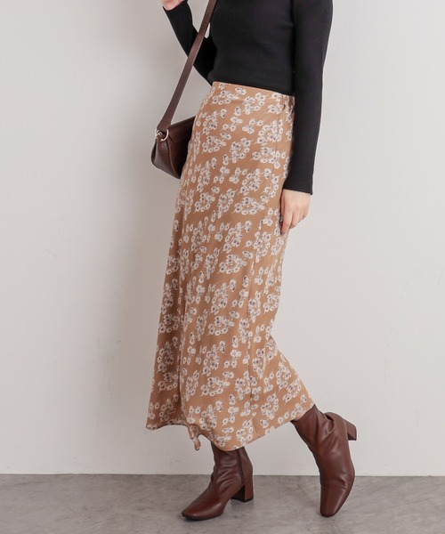 natural couture（ナチュラルクチュール）の「ややマーメイドシンプル花柄スカート（スカート・レディース・ブラック/ベージュ/アイボリー・FREE）」の5枚目の写真
