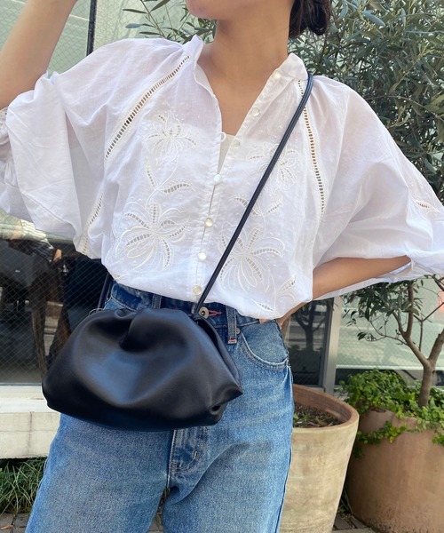 natural couture（ナチュラルクチュール）の「クラウドミニショルダーバッグ（ショルダーバッグ・レディース・サックスブルー/ホワイト/ブラック/キャメル・FREE）」の3枚目の写真