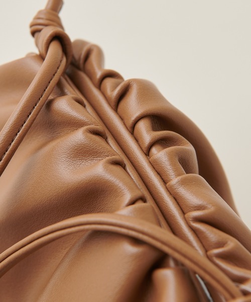 natural couture（ナチュラルクチュール）の「クラウドミニショルダーバッグ（ショルダーバッグ・レディース・サックスブルー/ホワイト/ブラック/キャメル・FREE）」の8枚目の写真