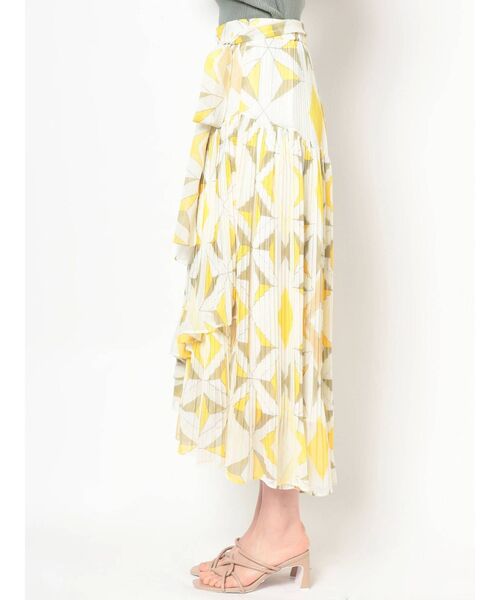 MERCURYDUO（マーキュリーデュオ）の「ジオメトリックプリーツティアードスカート（スカート・レディース・イエロー/ブルー/オレンジ・FREE）」の17枚目の写真