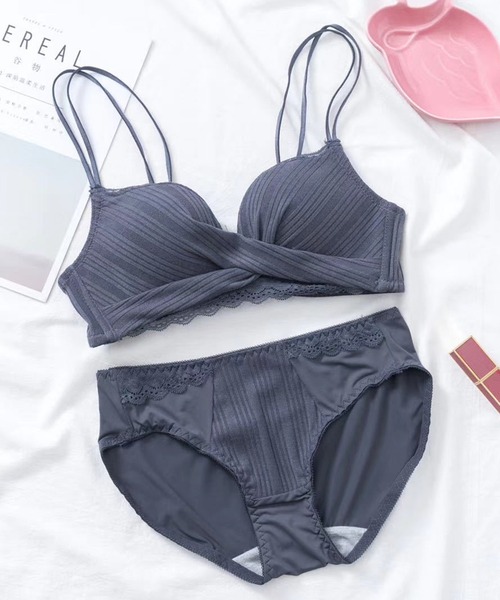 Lace Ladies（レースレディース）の「谷間メイク ノンワイヤーブラ＆ショーツ 2点セット（ブラ&ショーツ・レディース・ブラック/ベージュ/パープル/ブルー/ワインレッド・80/85/70/75/C75/C80/C85）」の19枚目の写真