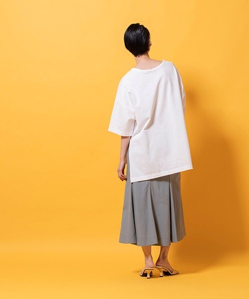 lautreamont BLEUBLANC（ロートレアモンブルーブラン）の「サイドスリットジャージTシャツ（Tシャツ/カットソー・レディース・ホワイト/ブラック/ブルー/キャメル・9号）」の22枚目の写真