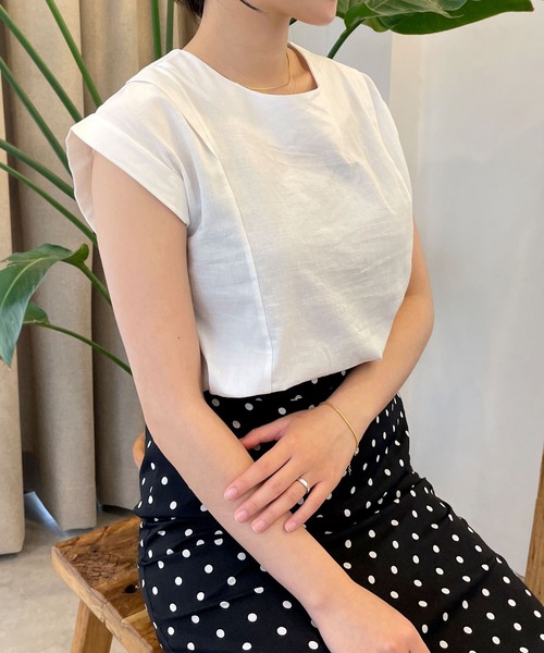 CEMONEMO(セモネモ)の「リネン混 ショルダータック トップス(シャツ/ブラウス・レディース・ホワイト/ブラック/ベージュ・FREE)」の2枚目の写真