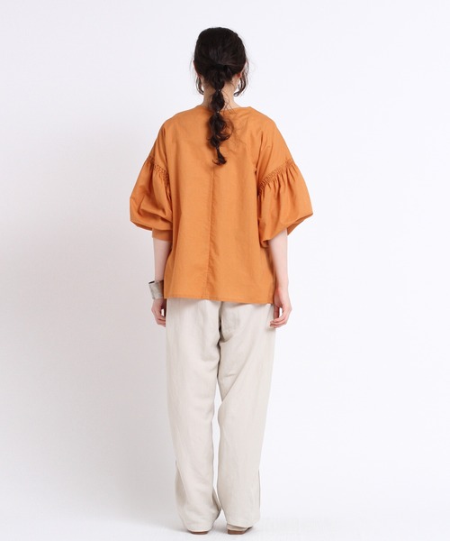 RNA-N（アールエヌエーエヌ）の「B2642 シャーリングスリーブリブブラウス（シャツ/ブラウス・レディース・ブラック/オフホワイト/オレンジ・MEDIUM）」の17枚目の写真