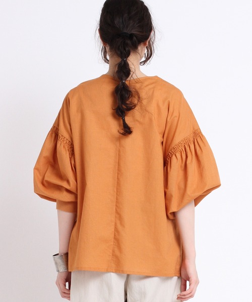 RNA-N（アールエヌエーエヌ）の「B2642 シャーリングスリーブリブブラウス（シャツ/ブラウス・レディース・ブラック/オフホワイト/オレンジ・MEDIUM）」の14枚目の写真