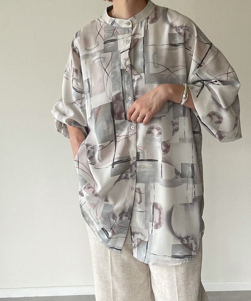 y/m by misato(イムバイミサト)の「アート柄シフォンスタンドオーバーシャツ(シャツ/ブラウス・レディース・パープル/グレー・FREE)」の1枚目の写真