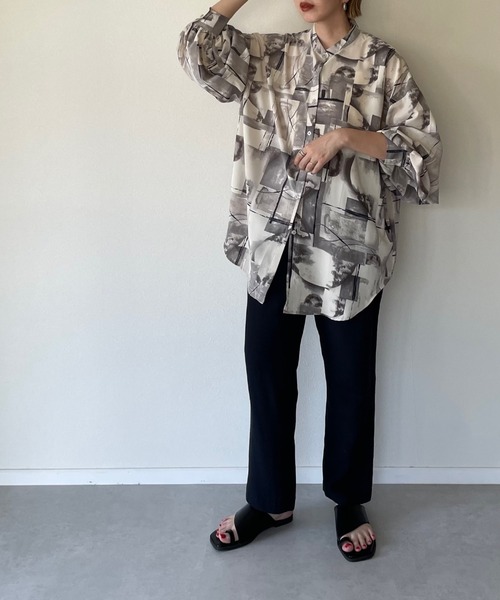 y/m by misato(イムバイミサト)の「アート柄シフォンスタンドオーバーシャツ(シャツ/ブラウス・レディース・パープル/グレー・FREE)」の3枚目の写真
