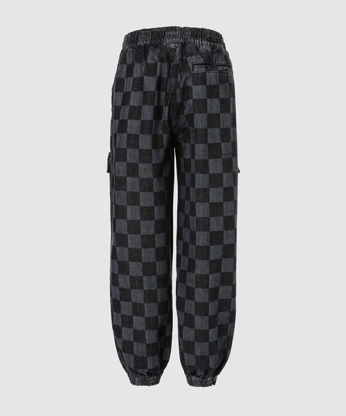 MARCELO BURLON（マルセロ・バーロン）の「CHECKERBOARD DNM JOGGING PANT（その他パンツ・メンズ・ダークグレー・MEDIUM）」の2枚目の写真