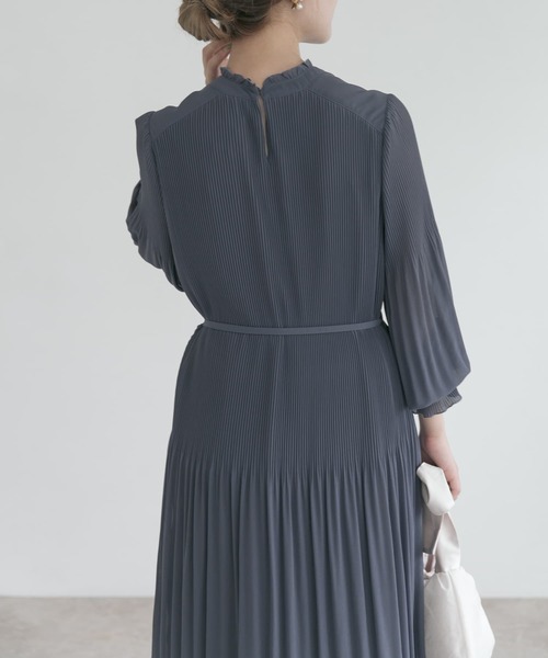 URBAN RESEARCH ROSSO（アーバンリサーチロッソ）の「ランダムプリーツワンピース（ワンピース・レディース・ブラック/グリーン系その他/ブルー・FREE）」の13枚目の写真