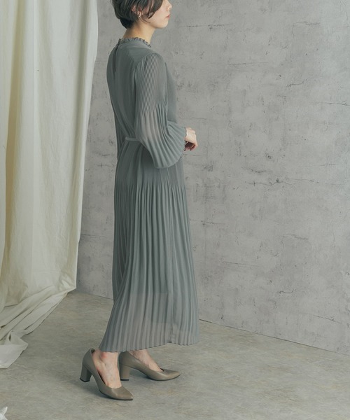 URBAN RESEARCH ROSSO（アーバンリサーチロッソ）の「ランダムプリーツワンピース（ワンピース・レディース・ブラック/グリーン系その他/ブルー・FREE）」の17枚目の写真