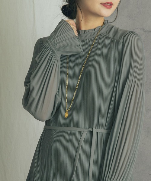 URBAN RESEARCH ROSSO（アーバンリサーチロッソ）の「ランダムプリーツワンピース（ワンピース・レディース・ブラック/グリーン系その他/ブルー・FREE）」の14枚目の写真