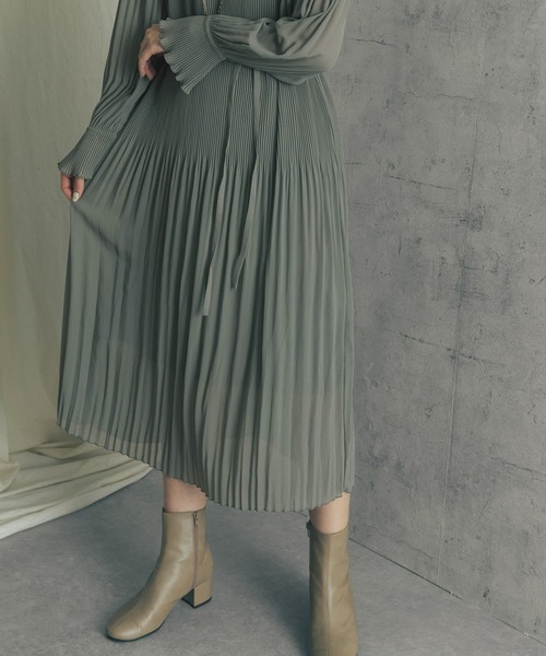 URBAN RESEARCH ROSSO（アーバンリサーチロッソ）の「ランダムプリーツワンピース（ワンピース・レディース・ブラック/グリーン系その他/ブルー・FREE）」の8枚目の写真